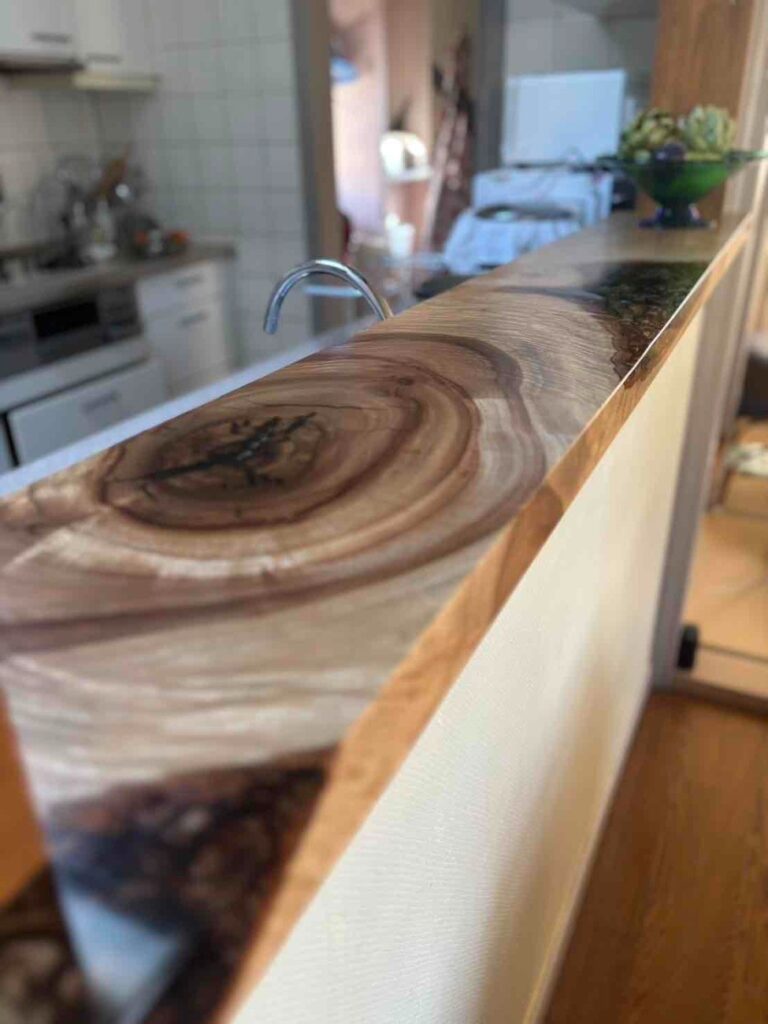 杉並区のリノベーション SHOEI SHOEI西荻店 SHOEIのリフォーム 毎日の料理が楽しくなる、レジン仕上げ・美しい木目を生かしたオーダーカウンターリフォーム