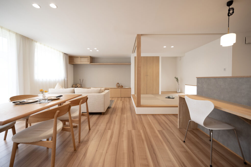 家族の時間が自然と整う、やさしい間取り