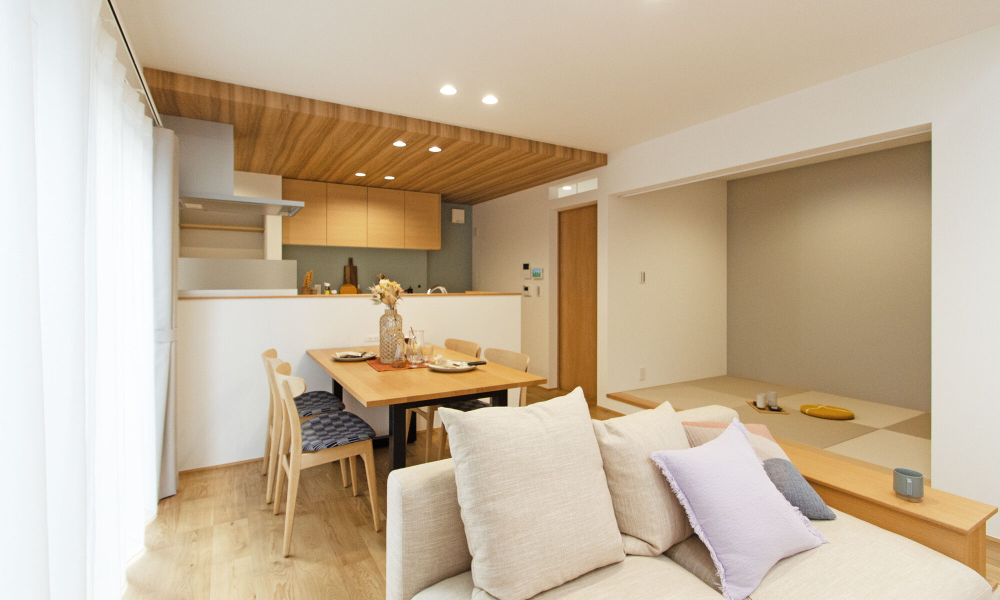 家族が心地よく過ごせるLDKリノベーション｜明るく広がりのあるリビング空間