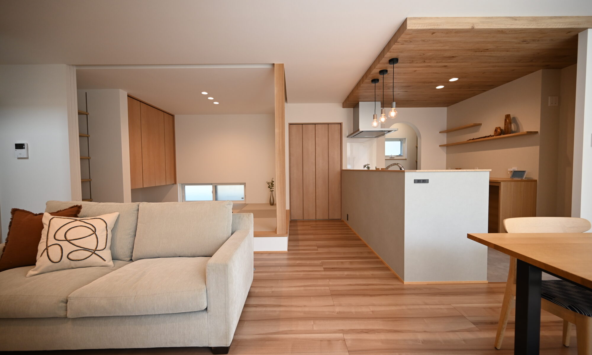 心を癒す木目天井のある暮らし｜自然素材を取り入れた北欧ナチュラルなLDKリノベーション