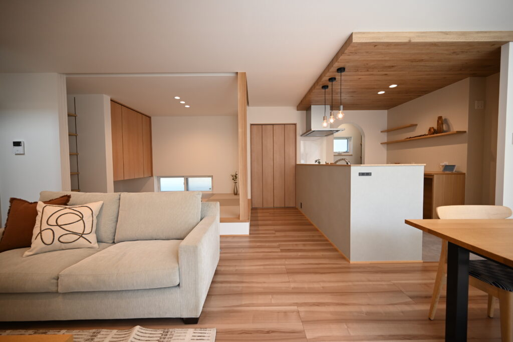 回遊できるキッチン動線を実現したLDKリノベーション事例・家事効率を高める間取り