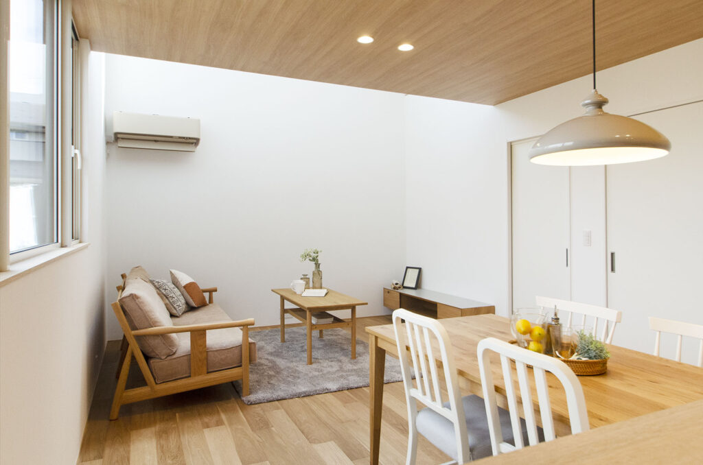 天井から考えるリノベーション提案｜木目天井で心地よい暮らしを叶える住まいづくり