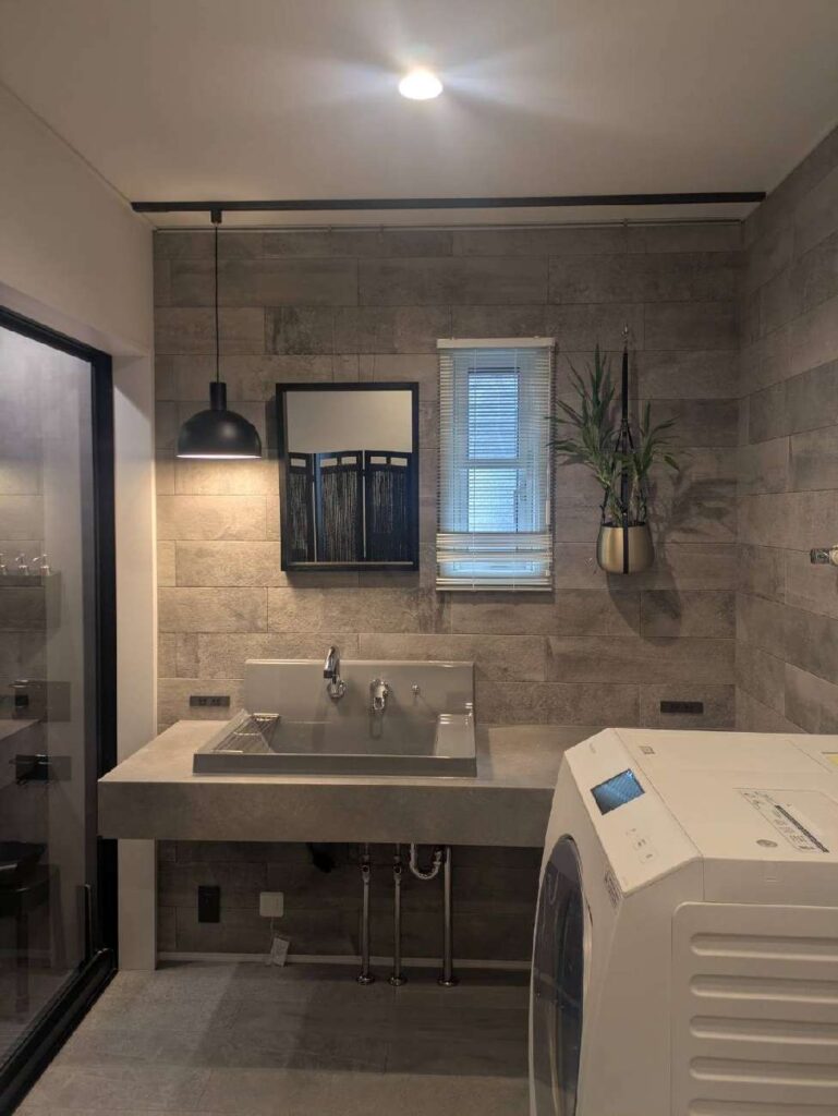 杉並区戸建て浴室洗面リフォーム｜エコカラットとフロアタイルで仕上げたホテルライクな洗面所