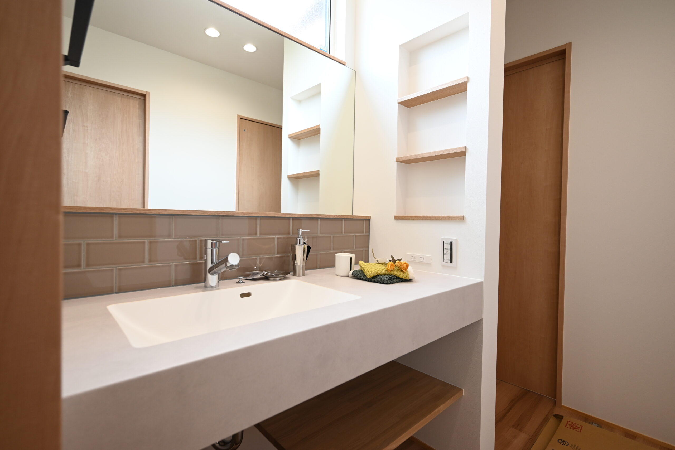 シンプル収納で整えた北欧ナチュラル洗面所｜すっきりとした使いやすい洗面空間