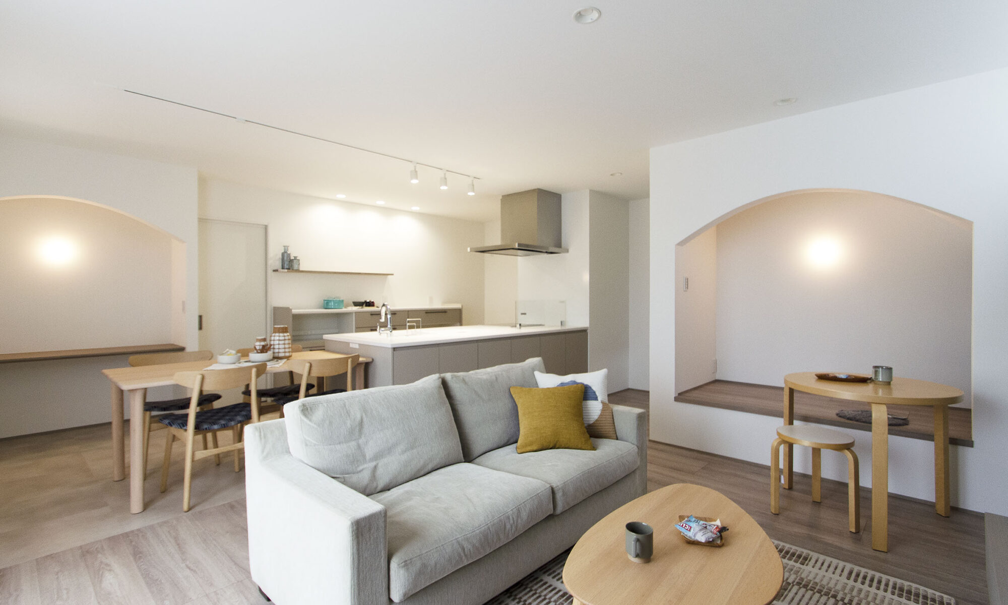 自然素材とやわらかな色合いで整えた北欧ナチュラルな住まいのイメージ