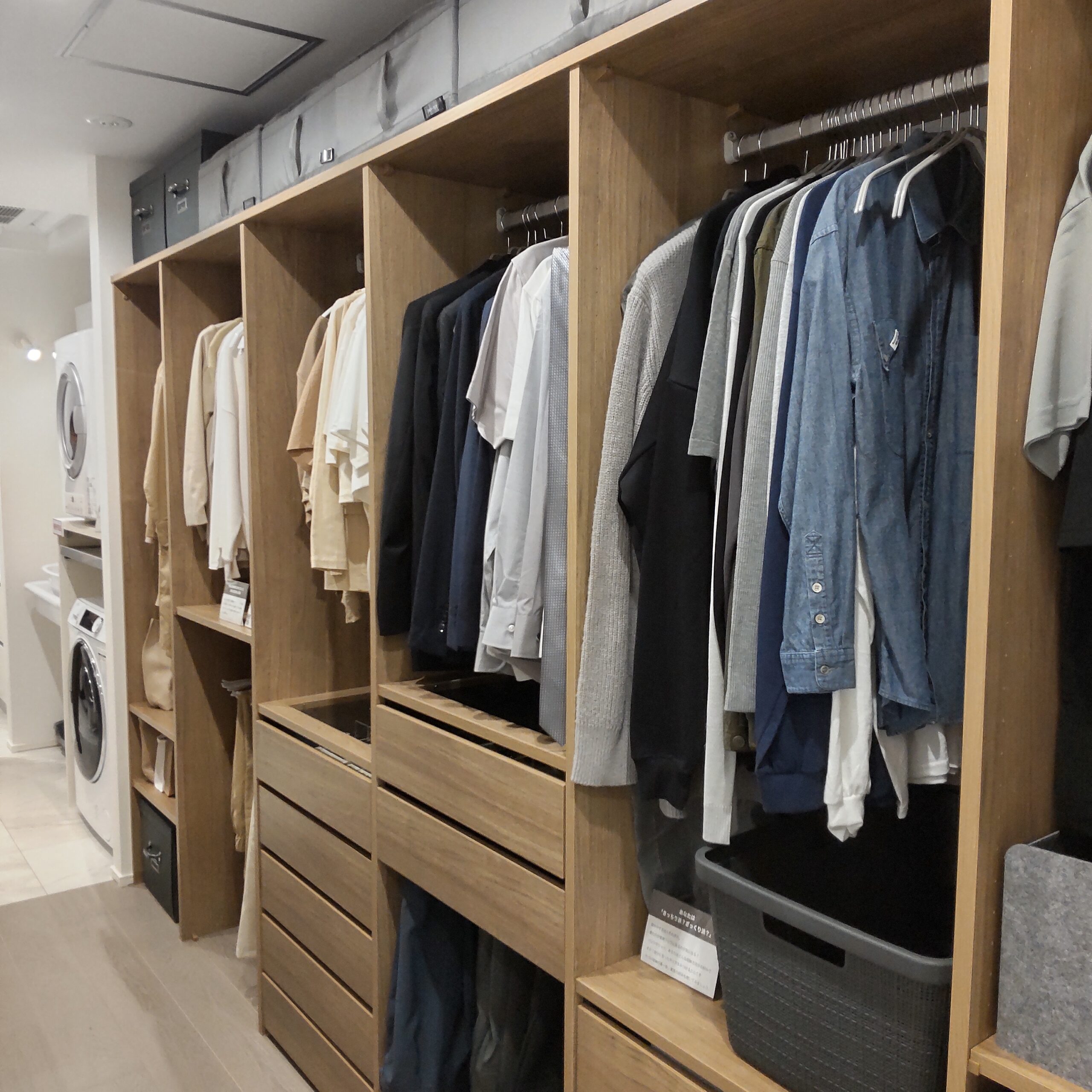 ウォークインクローゼットと使いやすく整理された収納スペース