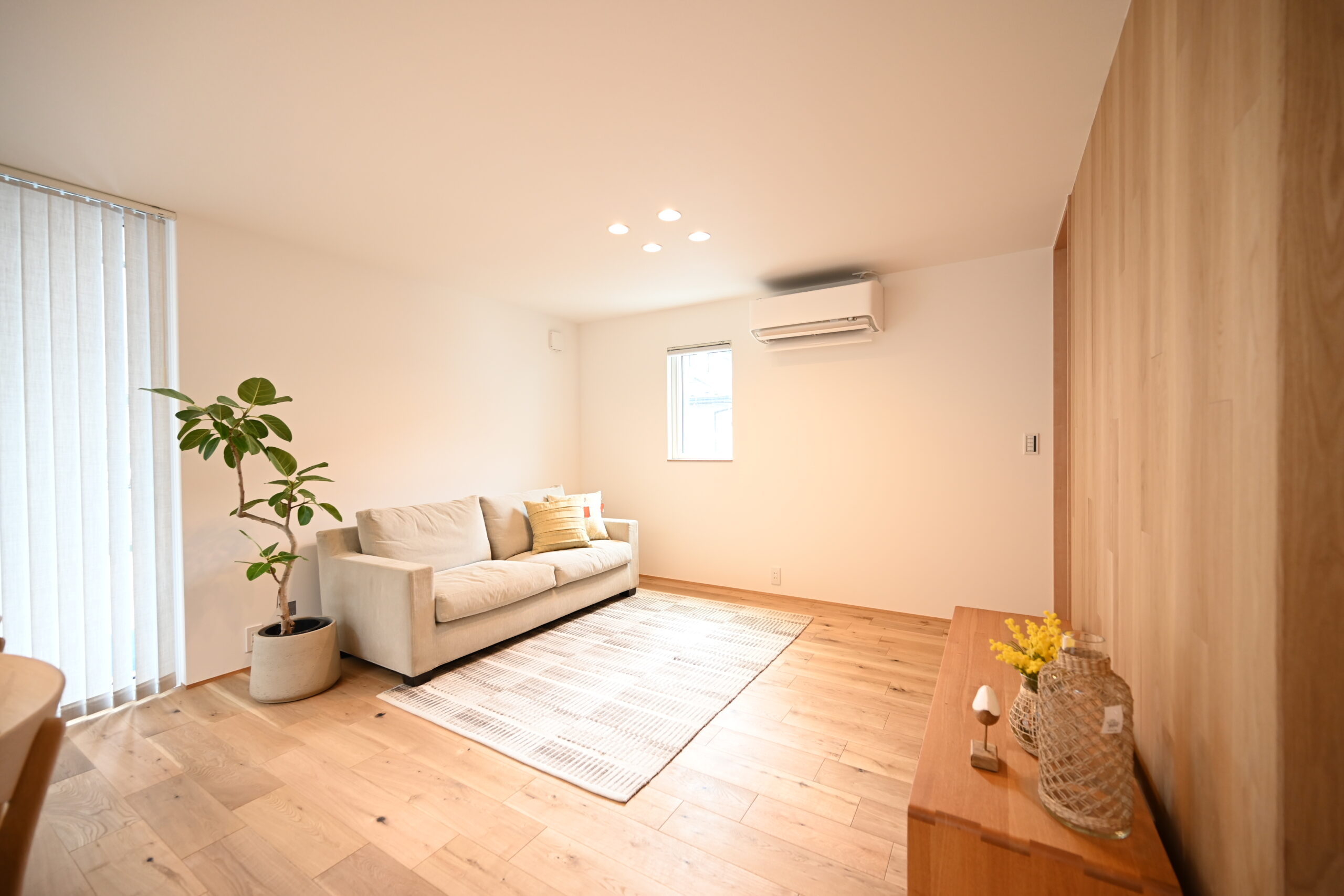 余白を活かしたシンプルで整った北欧ナチュラルなリビング空間